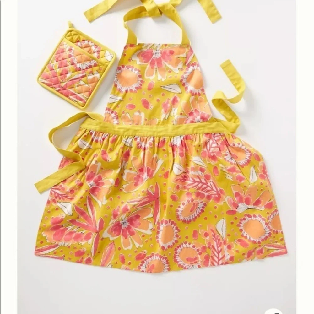 Anthropologie-Vera Perennial Pot Holder and Apron Set